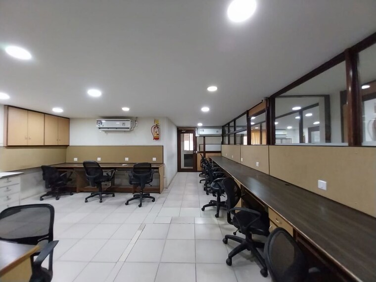 Team Area, alkapuri Commercial Office Space 4200 Sq.Ft. In Alkapuri Vadodara 9911136