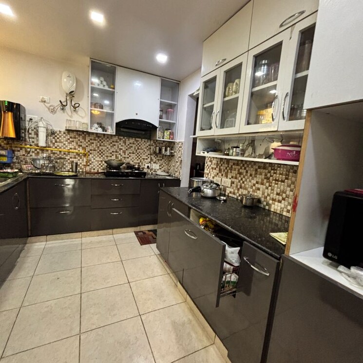 Kitchen, mi-rustle-court 3 Bedroom 1900 Sq.Ft. Apartment In Malesemau Lucknow 9911137