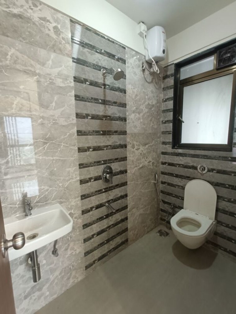 Bathroom, neminath-nemi-bhavan 2 Bedroom 629 Sq.Ft. Apartment In Goregaon West Mumbai 9911159
