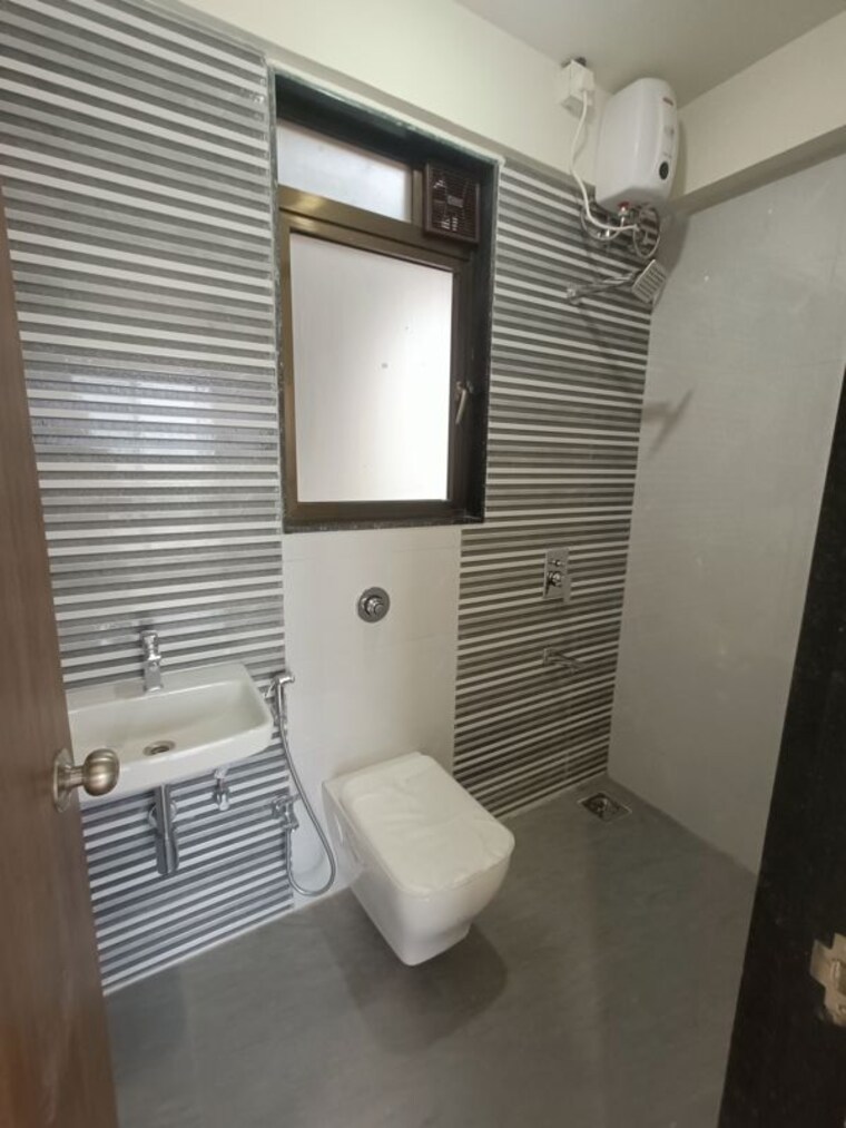 Bathroom, neminath-nemi-bhavan 2 Bedroom 629 Sq.Ft. Apartment In Goregaon West Mumbai 9911159