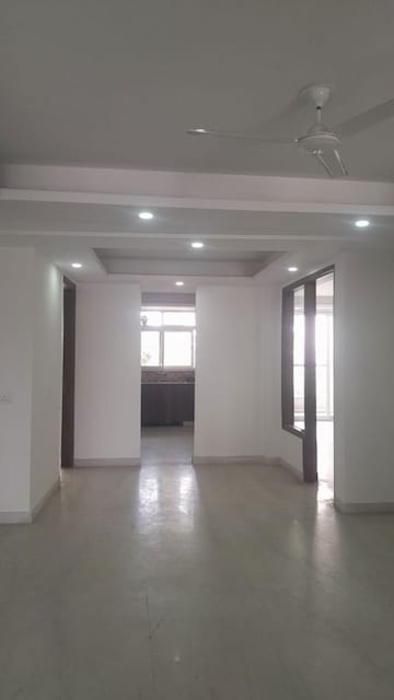 Building Lobby in 4 BHK Builder Floor at Eros Rosewood City, Sector 49 – for Rent