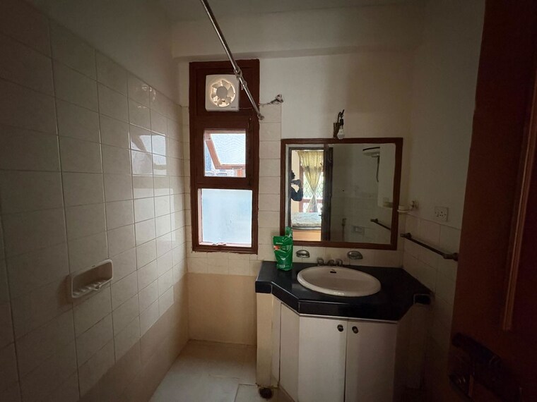 Bathroom, kohli-one-malibu-town 2 Bedroom 1800 Sq.Ft. Builder Floor In Sector 47 Gurgaon 9911198