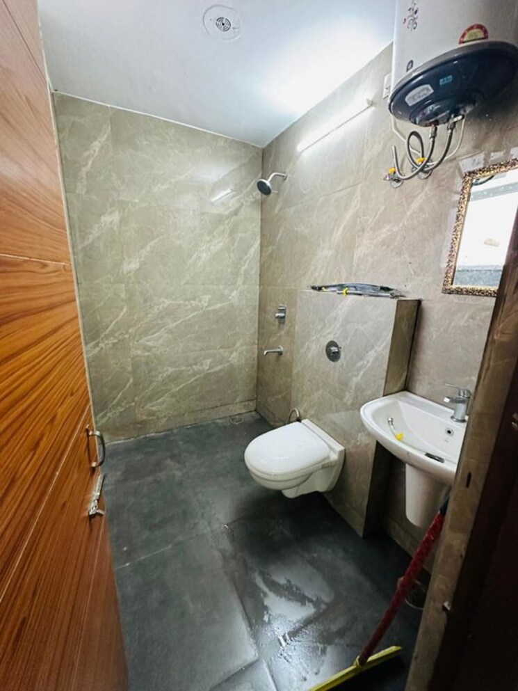 Bathroom, pir machalla 3 Bedroom 2200 Sq.Ft. Apartment In Pir Machalla Zirakpur 9911206