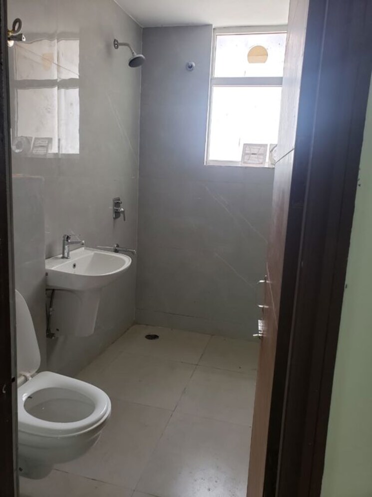 Bathroom, pir machalla 3 Bedroom 2200 Sq.Ft. Apartment In Pir Machalla Zirakpur 9911206