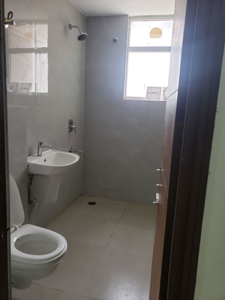 Bathroom, pir machalla 3 Bedroom 2200 Sq.Ft. Apartment In Pir Machalla Zirakpur 9911206