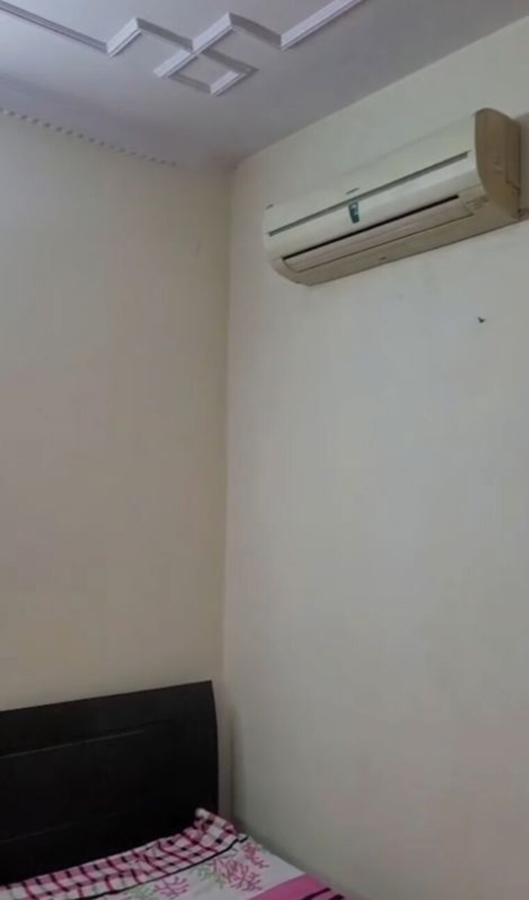 Room, west patel nagar 1 RK 300 Sq.Ft. Builder Floor In West Patel Nagar Delhi 9911223