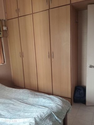 Bedroom in 3 BHK Apartment at Andheri West – for Rent