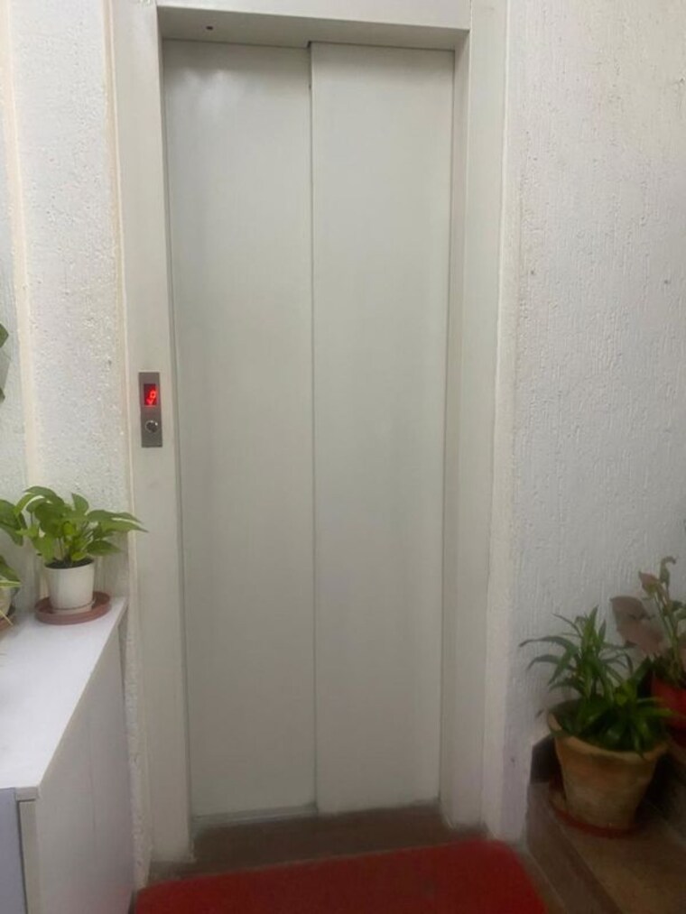 Balcony, greater kailash ii 4 Bedroom 600 Sq.Yd. Apartment In Greater Kailash ii Delhi 9911235