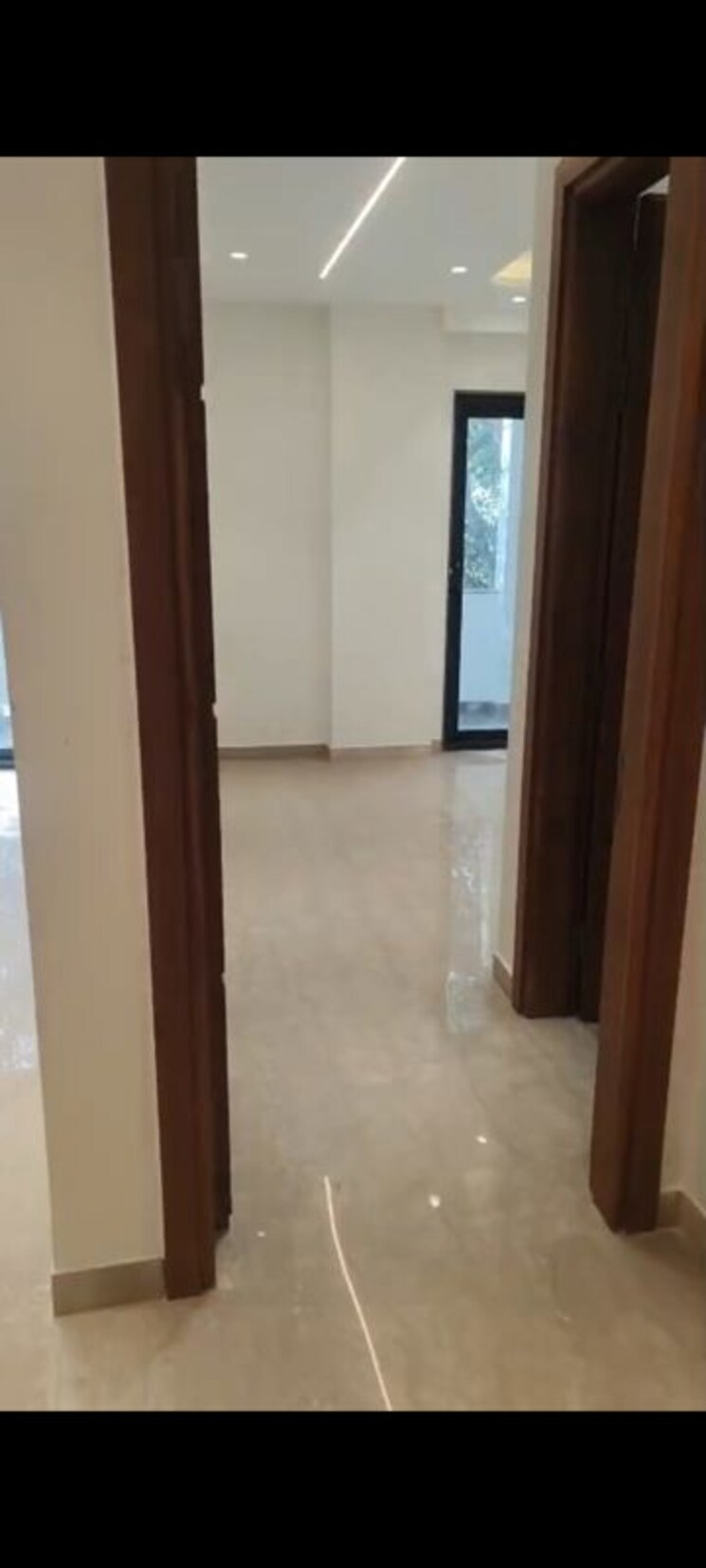 Room, greater kailash ii 3 Bedroom 250 Sq.Yd. Apartment In Greater Kailash ii Delhi 9911238