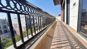 Balcony in 3 BHK Builder Floor at Dlf Phase I – for Rent