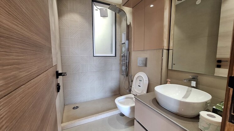 Bathroom, dlf phase i 3 Bedroom 1800 Sq.Ft. Builder Floor In Dlf Phase I Gurgaon 9911254