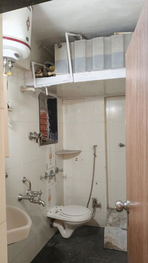 Bathroom in 1 BHK Apartment at Vakola – for Rent