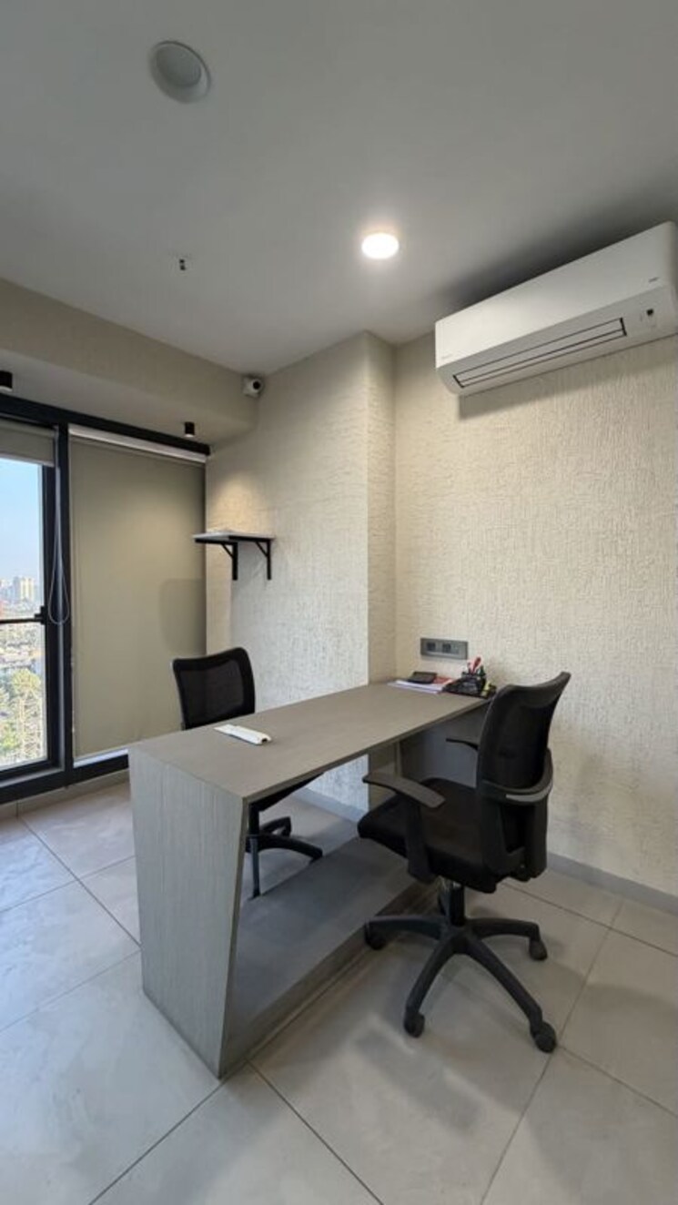 Team Area, vesu Commercial Office Space 749 Sq.Ft. In Vesu Surat 9911297