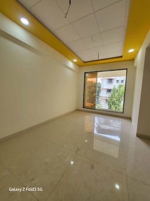 Room in 3 BHK Apartment at Cosmos Horizon, Thane West – for Rent