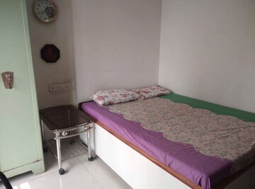 Room in 1 BHK Apartment at Suyog CHS Goregaon West, Goregaon West – for Rent