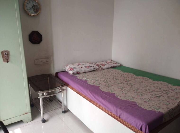 Room, suyog-chs-goregaon-west 1 Bedroom 650 Sq.Ft. Apartment In Goregaon West Mumbai 9911318