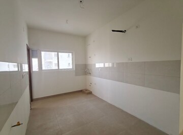 Room in 4 BHK Apartment at Prestige Beverly Hills, Kokapet – for Sale