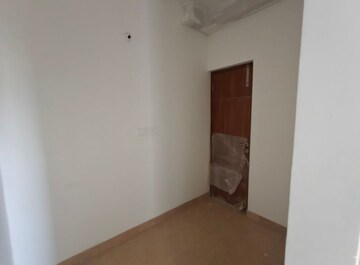 Room in 4 BHK Apartment at Prestige Beverly Hills, Kokapet – for Sale