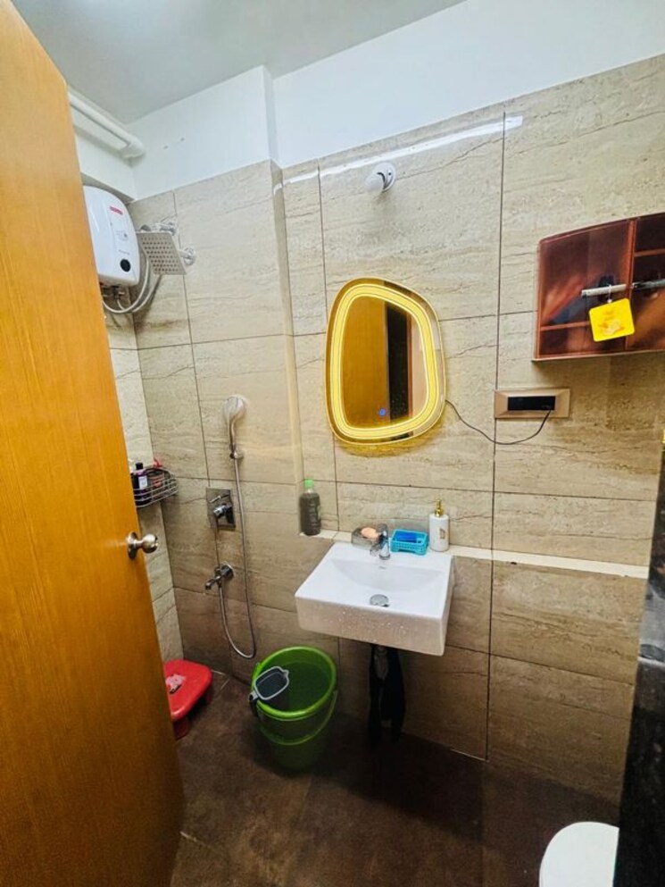 Bathroom, chandak-34-park-estate 2 Bedroom 617 Sq.Ft. Apartment In Goregaon West Mumbai 9911340