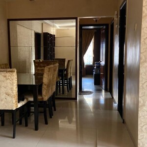 2 BHK Apartment For Rent in Karishma Apartments Khar West, Khar West