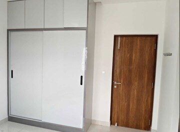 Room in 4 BHK Apartment at Prestige Beverly Hills, Kokapet – for Rent