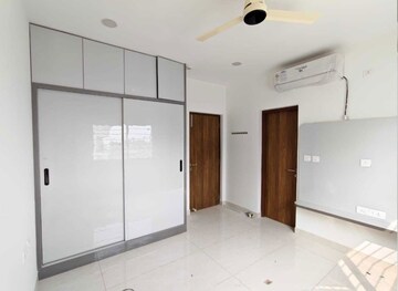 Room in 4 BHK Apartment at Prestige Beverly Hills, Kokapet – for Rent