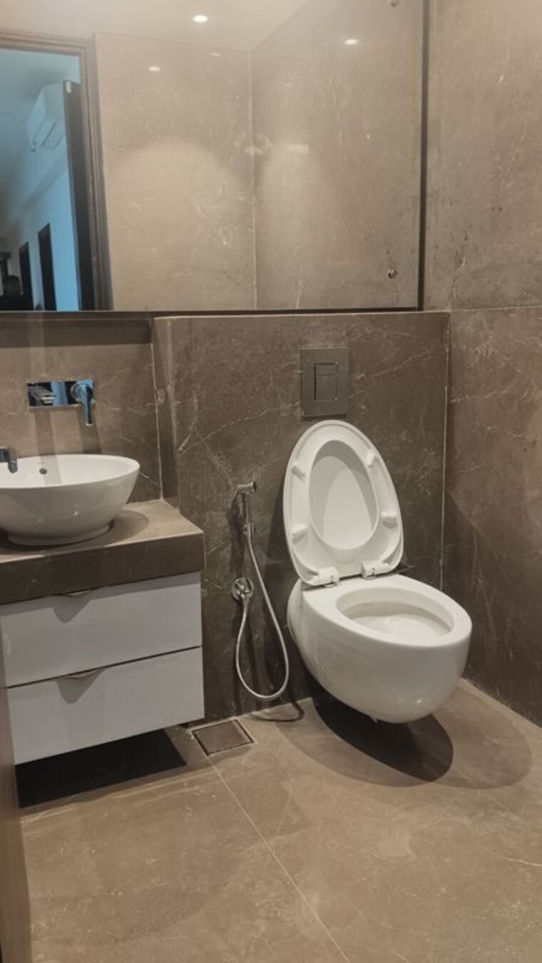 Bathroom, raheja-imperia 4 Bedroom 1931 Sq.Ft. Apartment In Worli Mumbai 9911359