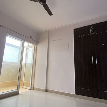 Room in 3 BHK Apartment at JM Florance, Ecotech 12 Greater Noida – for Rent