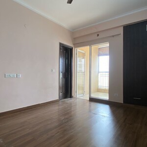 Room in 3 BHK Apartment at JM Florance, Ecotech 12 Greater Noida – for Rent