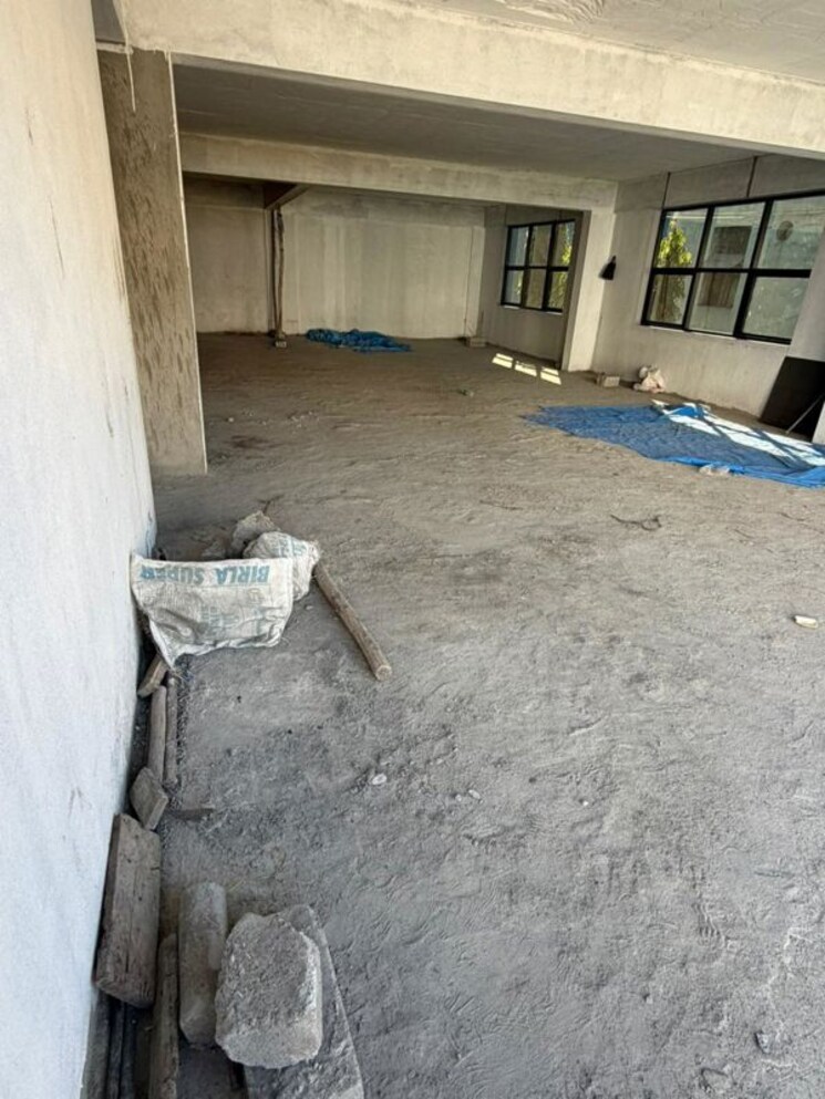  Parking, hs-apartment Commercial Office Space 2500 Sq.Ft. In Cunningham Road Bangalore 9904283