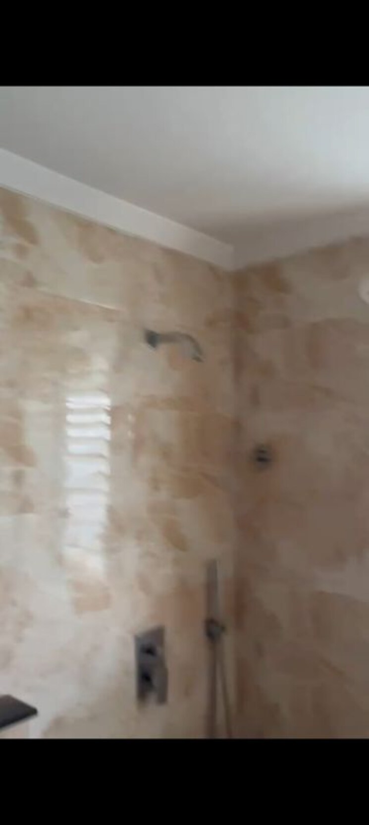 Bathroom, embassy-icon 3 Bedroom 2500 Sq.Ft. Apartment In Infantry Road Bangalore 9661301