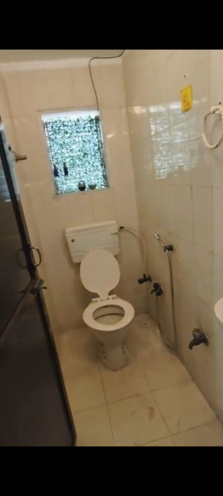 Bathroom, nagnath-chs 1 Bedroom 450 Sq.Ft. Apartment In Andheri West Mumbai 9911426