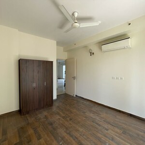 Room in 3 BHK Apartment at Conscient Heritage Max, Sector 102 – for Rent