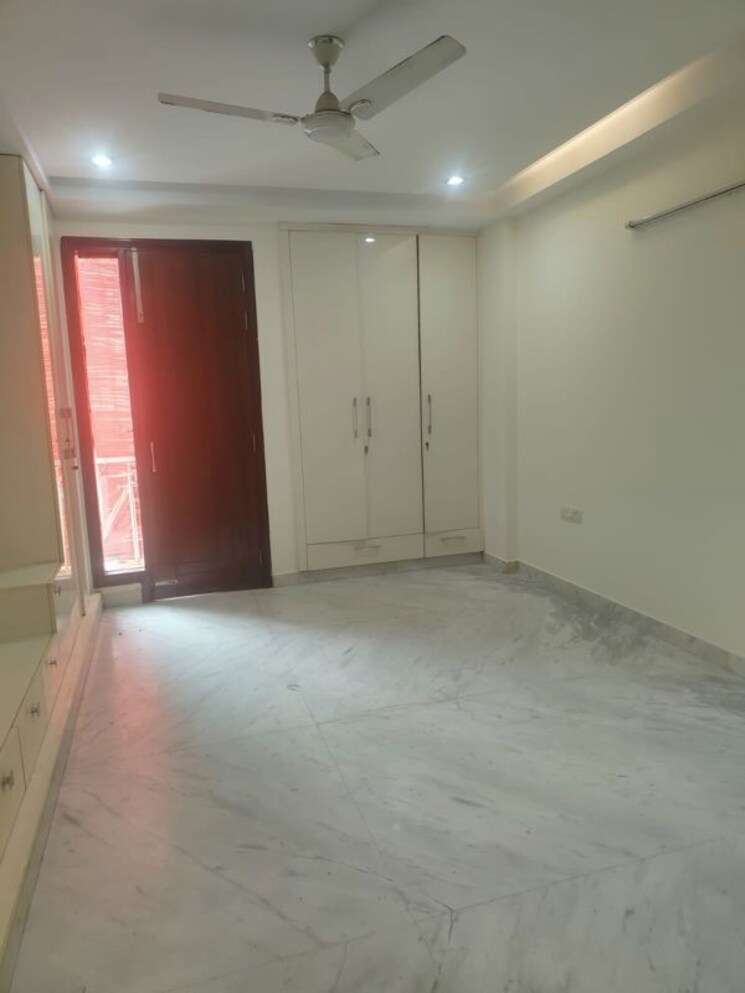 Room, greater kailash i 3 Bedroom 208 Sq.Yd. Builder Floor In Greater Kailash I Delhi 9911471