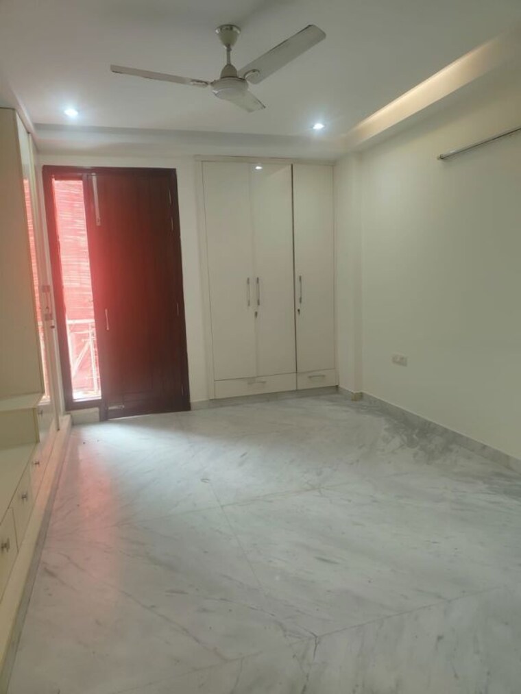 Room, greater kailash i 3 Bedroom 208 Sq.Yd. Builder Floor In Greater Kailash I Delhi 9911471