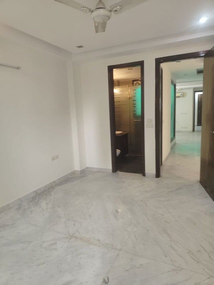 Room, greater kailash i 3 Bedroom 208 Sq.Yd. Builder Floor In Greater Kailash I Delhi 9911471