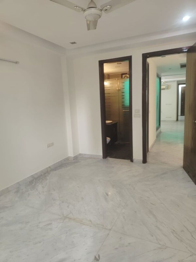 Room, greater kailash i 3 Bedroom 208 Sq.Yd. Builder Floor In Greater Kailash I Delhi 9911471