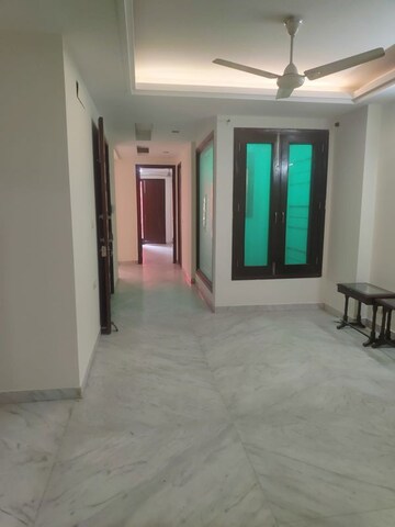Room in 3 BHK Builder Floor at Greater Kailash I – for Rent
