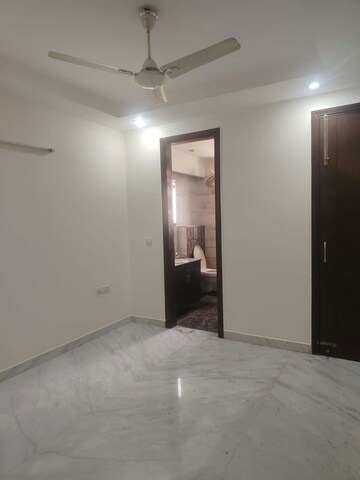 Room in 3 BHK Builder Floor at Greater Kailash I – for Rent