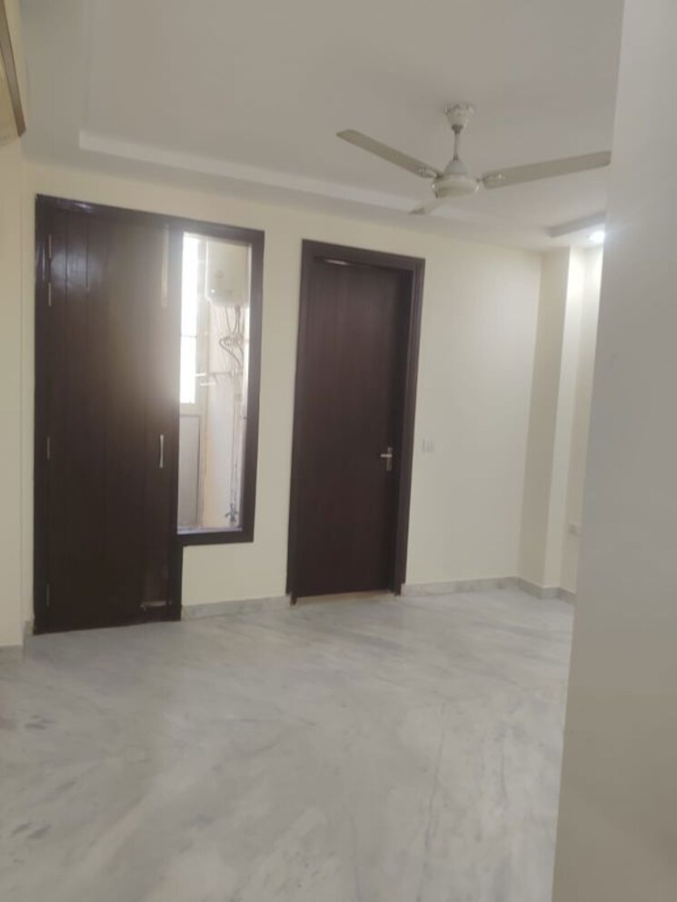Room, greater kailash i 3 Bedroom 208 Sq.Yd. Builder Floor In Greater Kailash I Delhi 9911471