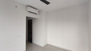 Room in 3 BHK Apartment at Lodha Amara, Kolshet Road – for Rent