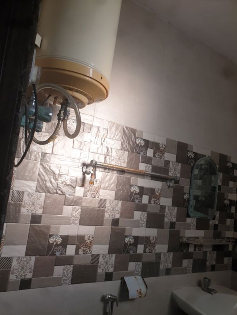 Bathroom, sector 16 2 Bedroom 850 Sq.Ft. Apartment In Sector 16 Faridabad 9911483