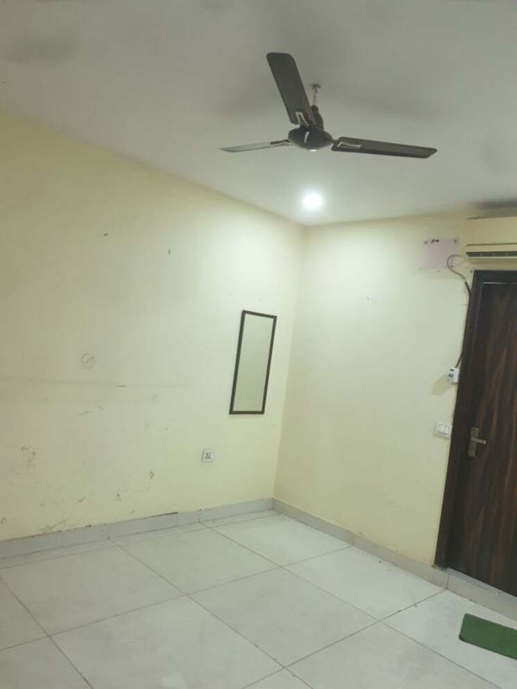 Room, sector 16 2 Bedroom 850 Sq.Ft. Apartment In Sector 16 Faridabad 9911483