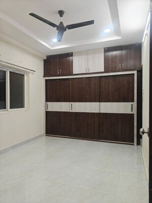 Room in 2 BHK Apartment at Kondapur – for Rent