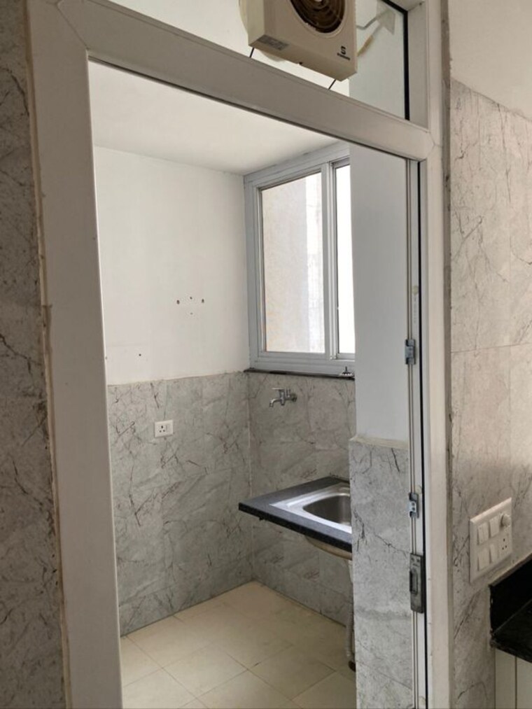 Bathroom, prateek-edifice 3 Bedroom 2500 Sq.Ft. Apartment In Sector 107 Noida 9911508