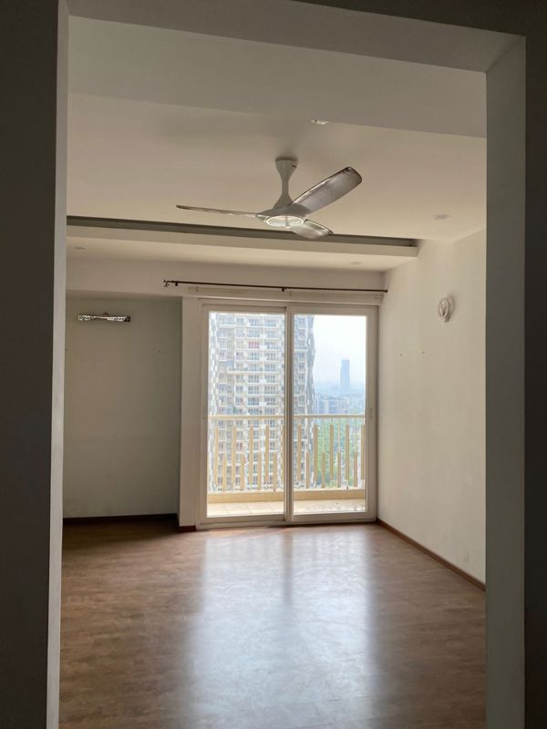 3 BHK + Servant Room Apartment For Rent in Prateek Edifice