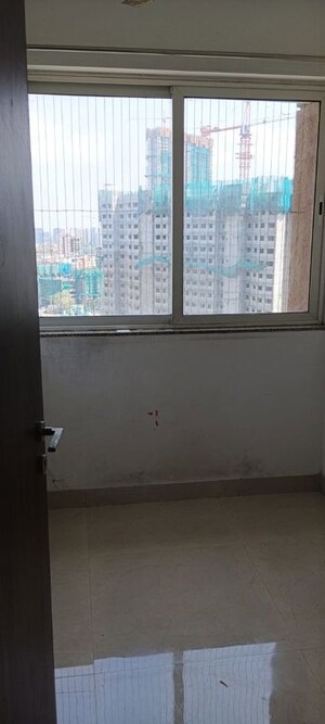 Room in 1.5 BHK Apartment at Runwal Forests, Kanjurmarg West – for Rent