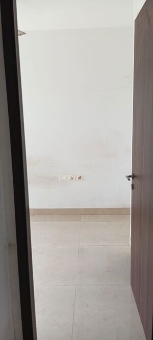 Room in 1.5 BHK Apartment at Runwal Forests, Kanjurmarg West – for Rent