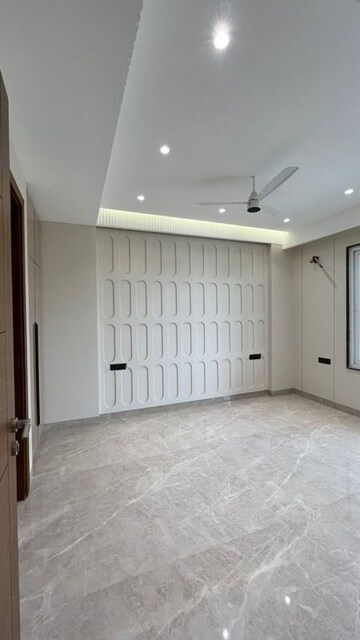 Room in 3.5 BHK Builder Floor at Sector 62 – for Sale