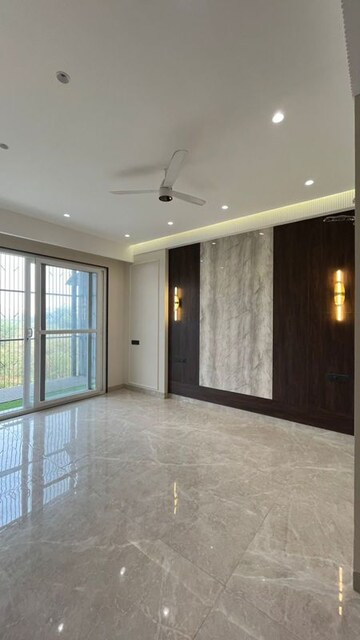 Room in 3.5 BHK Builder Floor at Sector 62 – for Sale